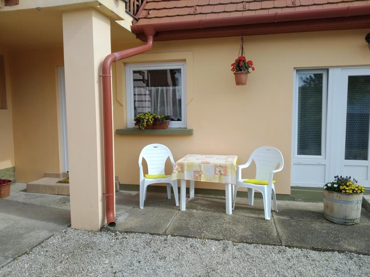 Barbara Apartmanhaz 凯斯特海伊 外观 照片